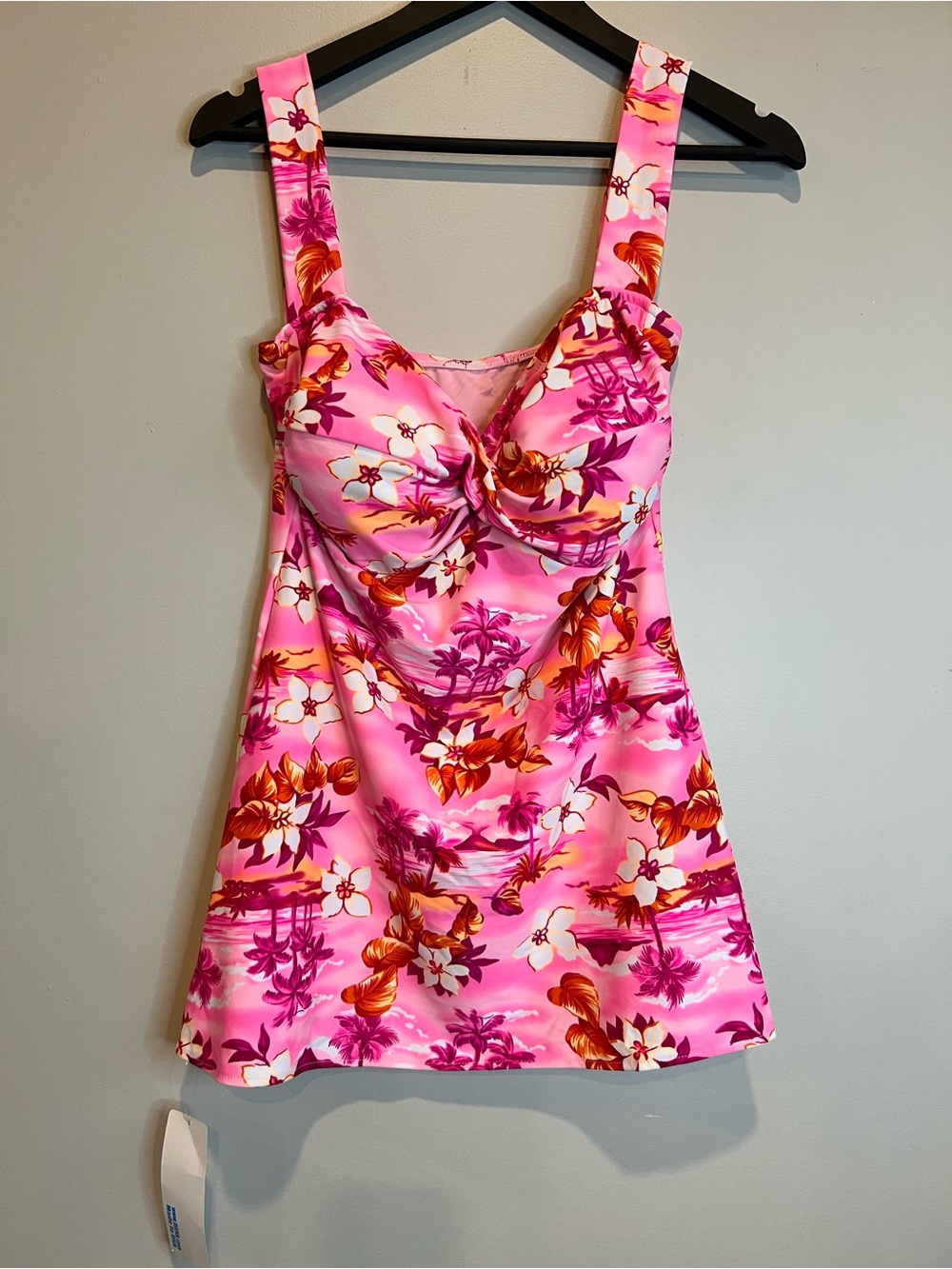 UJENA Pink Floral Tankini Top D 38/40 Underwire Swimwear USA NWT
